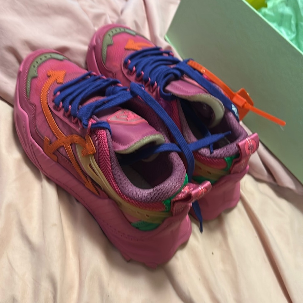 OFF WHITE SHOES FOR SALE!! Size 37. Cleaning out my clos everyt must go!!